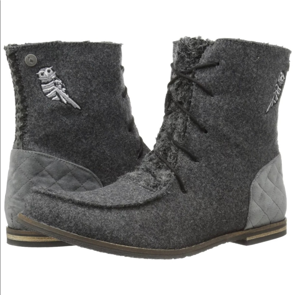 The Sak Grey Felt Boots with Owl Logo Sz 8.5 NEW